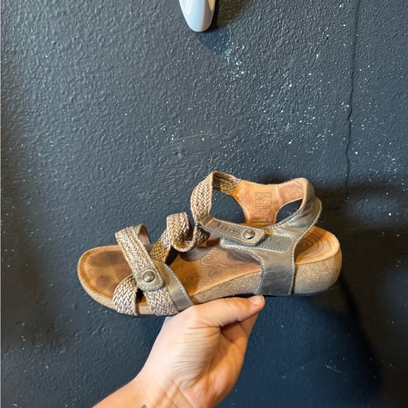 Taos Brown Comfort Sandals with Adjustable Straps - Picture 7 of 8